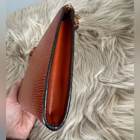 Louis Vuitton Epi Pochette - Picture 3 of 10